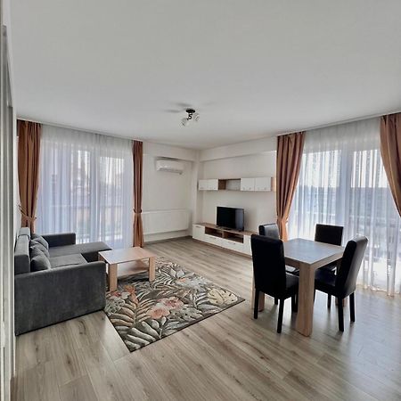 Apartament Madeira Lägenhet Oradea Exteriör bild
