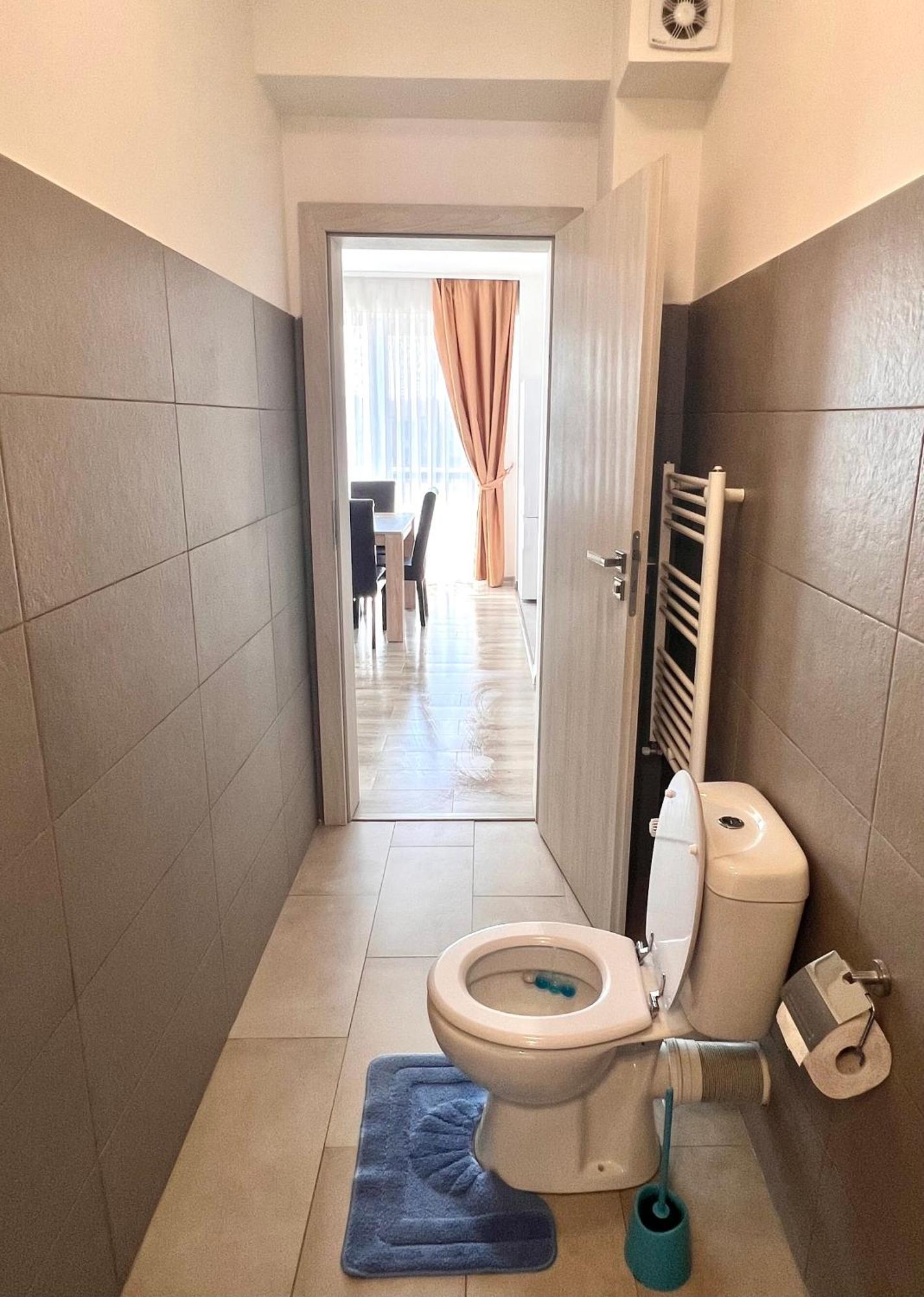 Apartament Madeira Lägenhet Oradea Exteriör bild