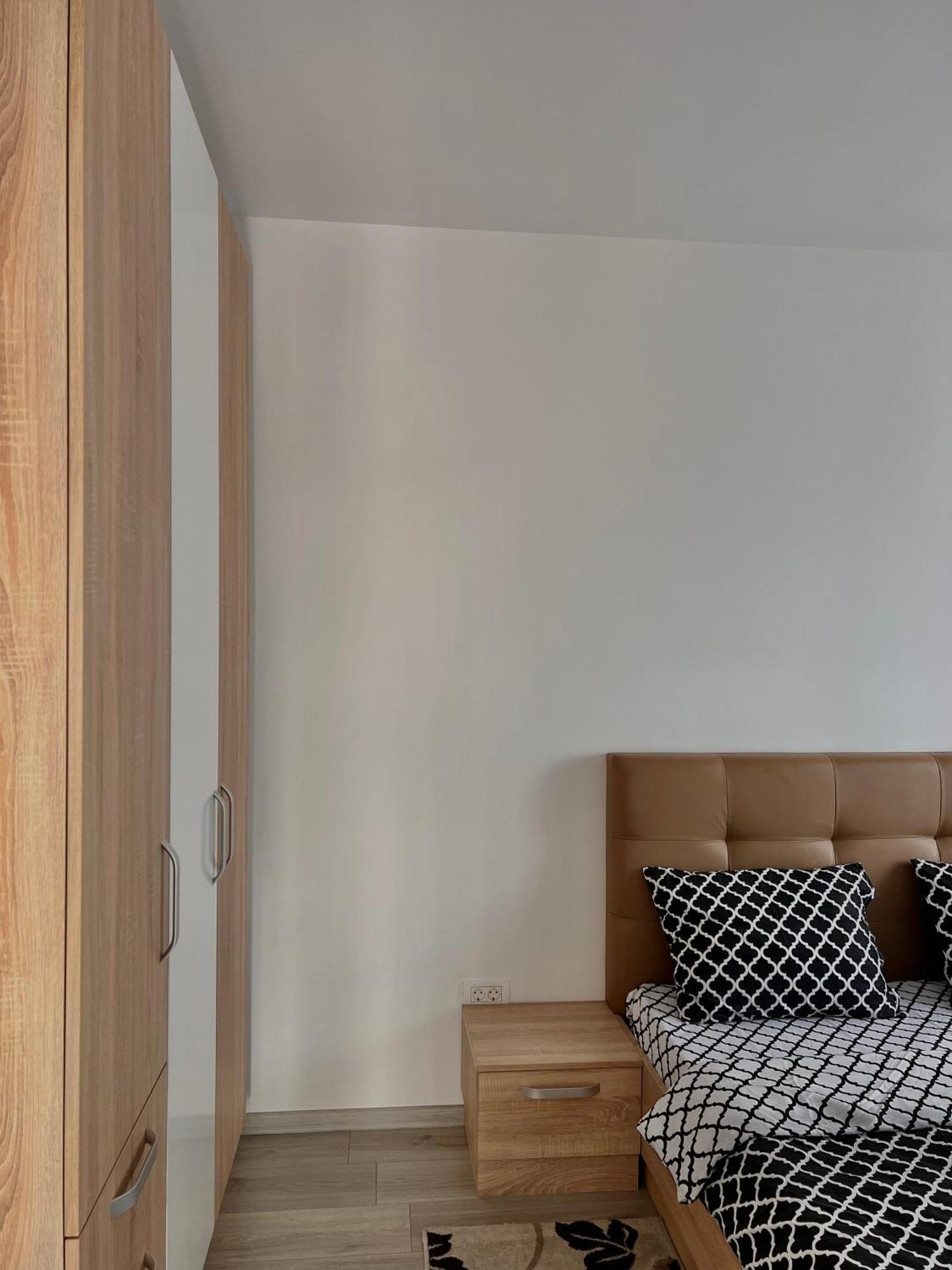 Apartament Madeira Lägenhet Oradea Exteriör bild