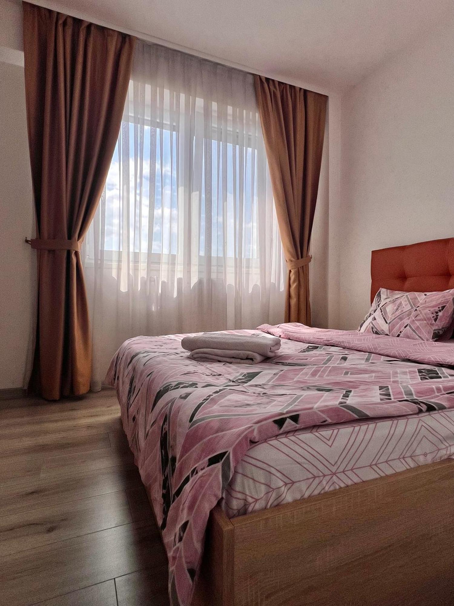 Apartament Madeira Lägenhet Oradea Exteriör bild