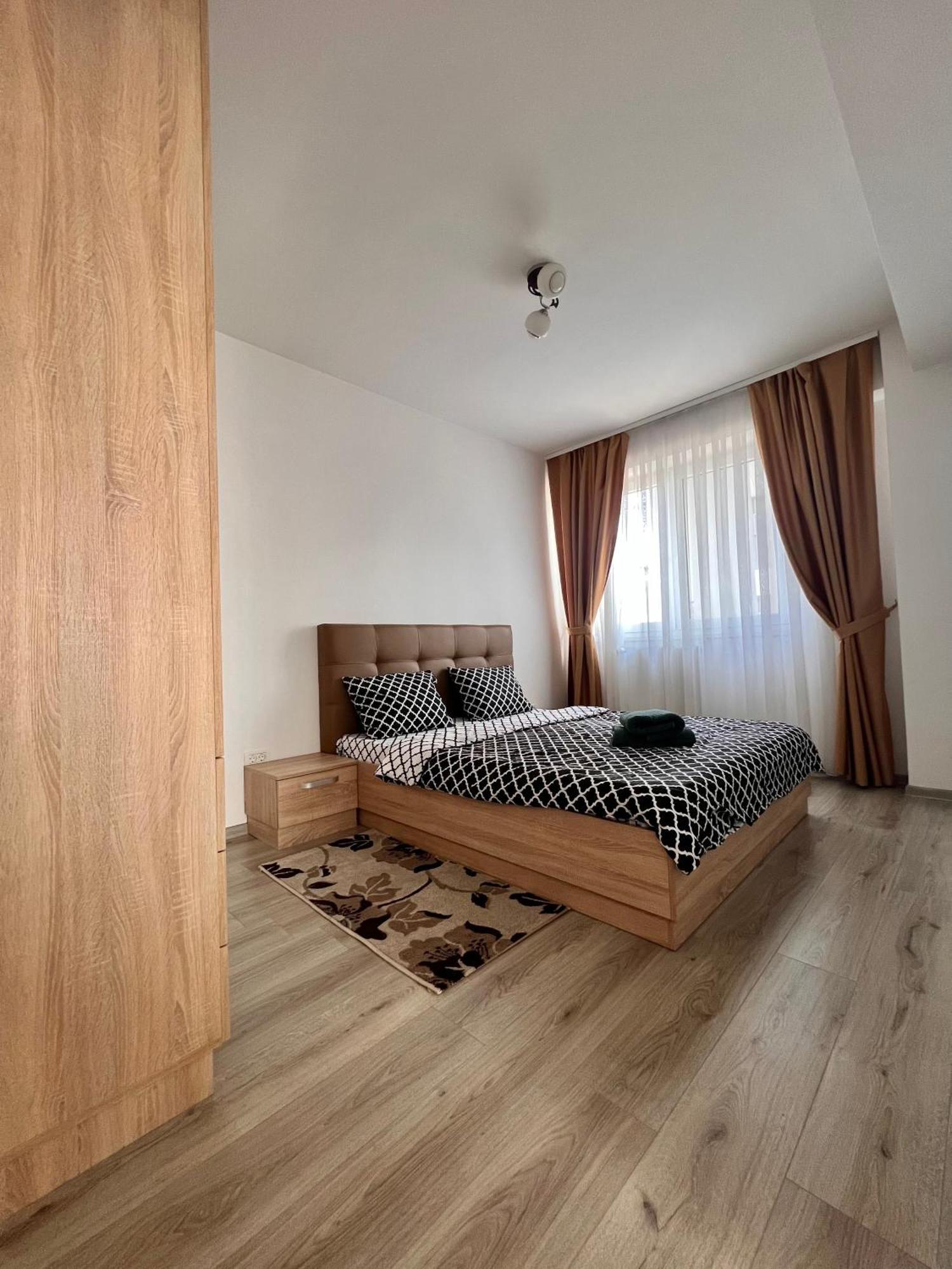 Apartament Madeira Lägenhet Oradea Exteriör bild